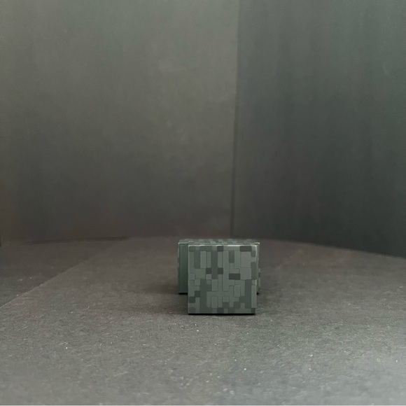 Minecraft MC World Series 2 Blacksmith Table - Picture 2 of 3